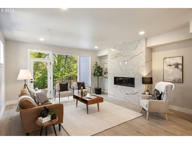 Building Photo - 617 SW Lobelia St