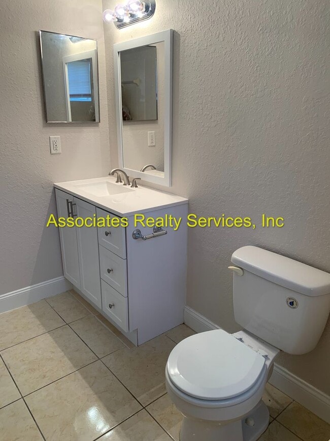 Building Photo - 3 bedroom home in Windsor Park!  Move in early August!