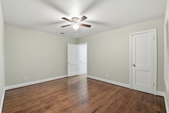 Building Photo - 506 Ogilvie St