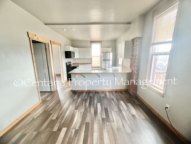 Building Photo - 600 S Montana St