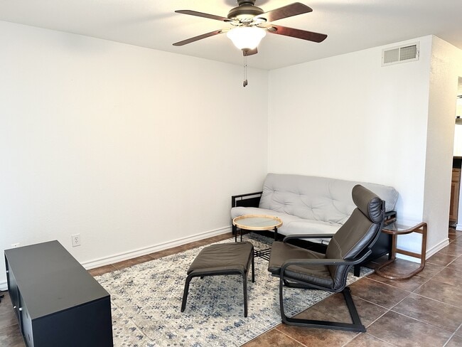 Building Photo - 4141 Whiteley Dr