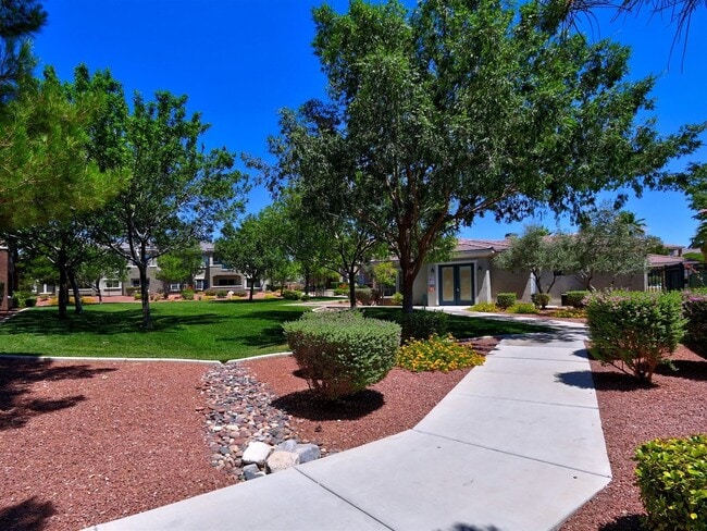 Building Photo - 10809 Garden Mist Dr
