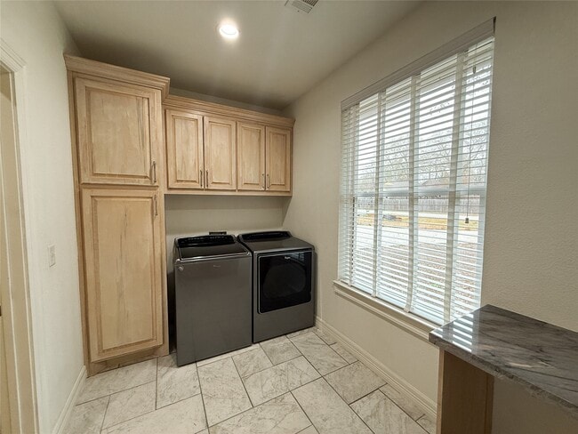 Building Photo - 12250 Charlotte Dr