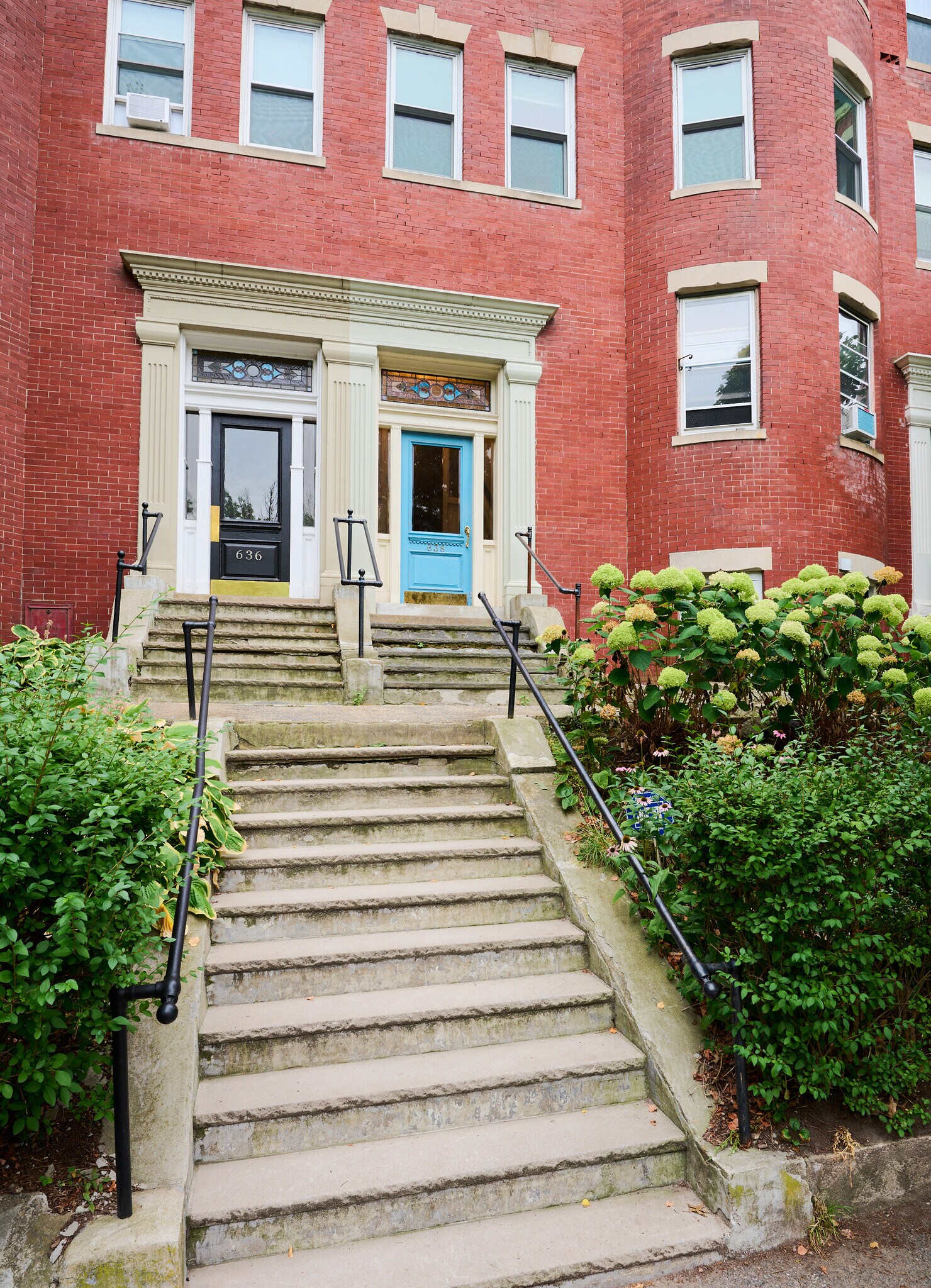 Entry - 638 Washington St