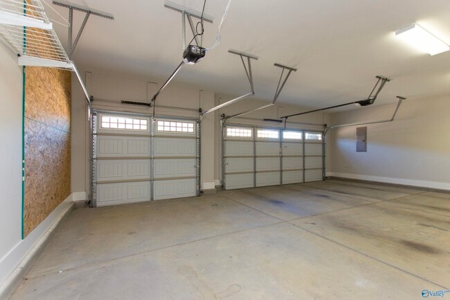 Building Photo - 2121 S Meadows Dr