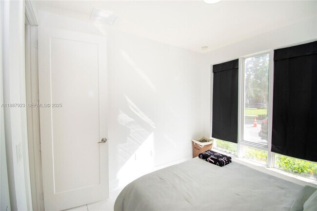 Building Photo - 6320 NW 104th Path