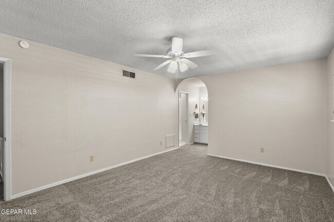 Building Photo - 219 Maricopa Dr