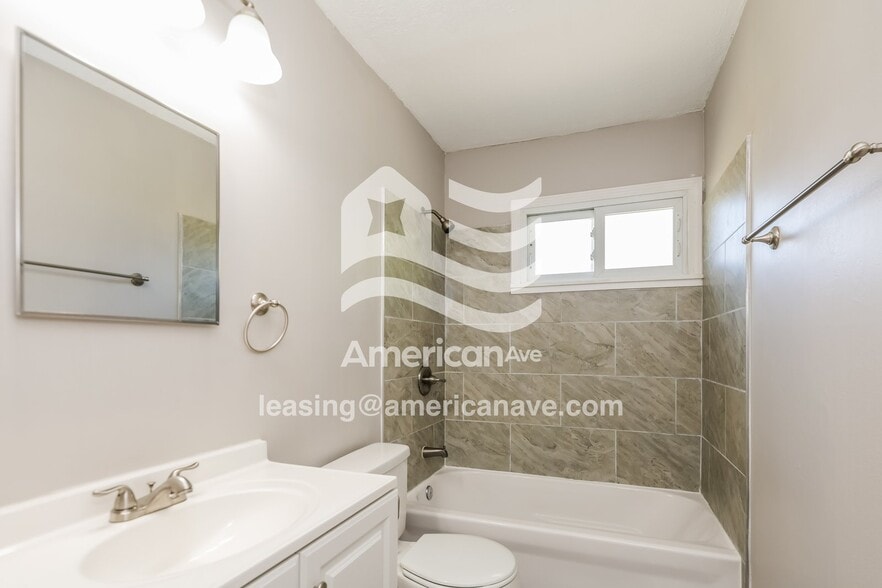 Building Photo - 3907 Larkspur Dr