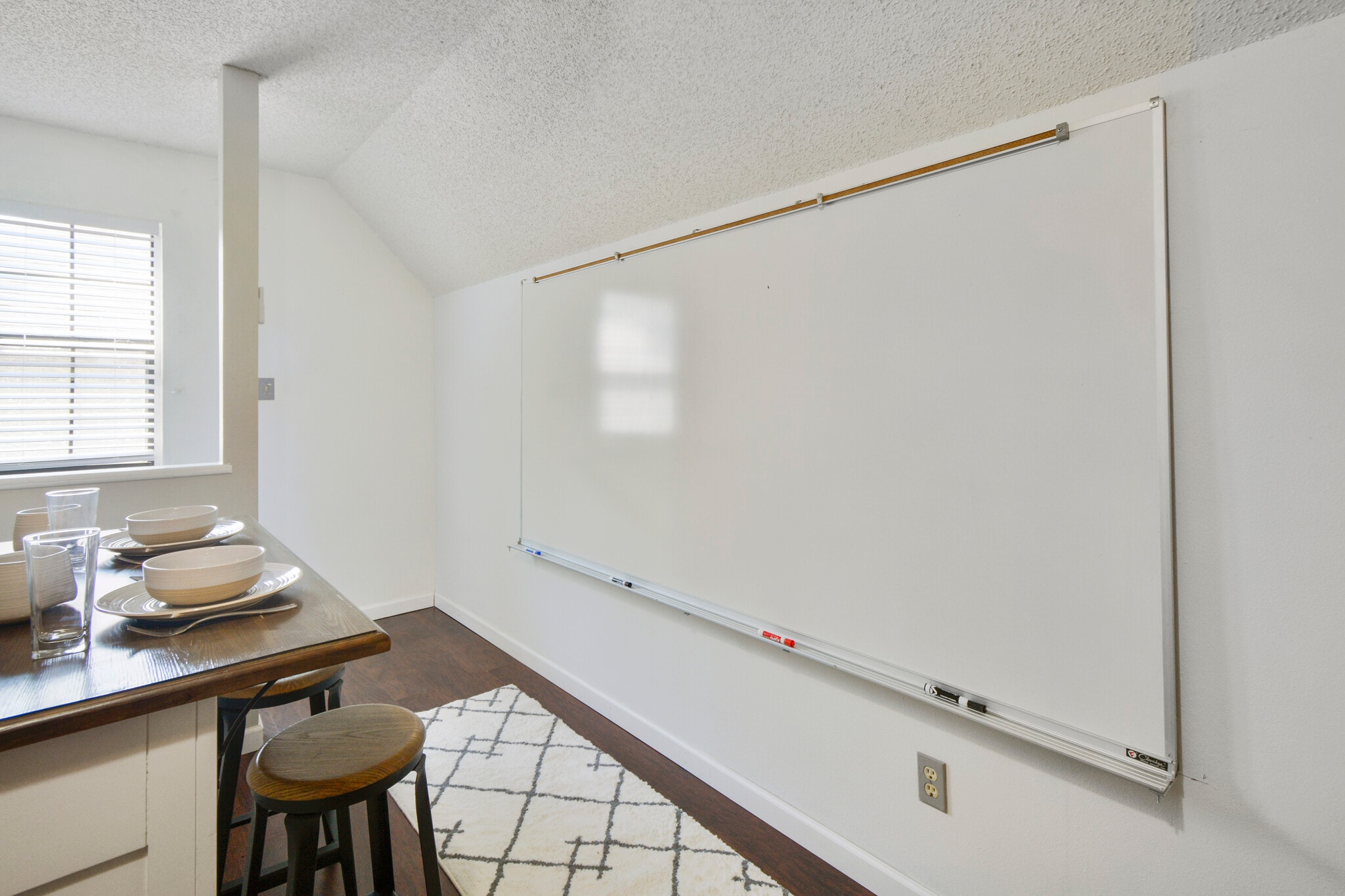 Building Photo - 7017 Jefferson Ridge Dr