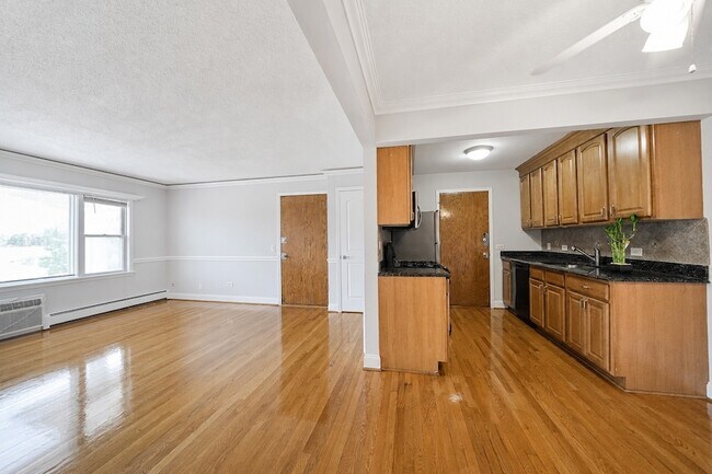 Building Photo - 4940 N Leonard Dr