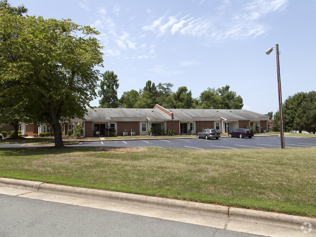 Building Photo - Westhampton Apartments