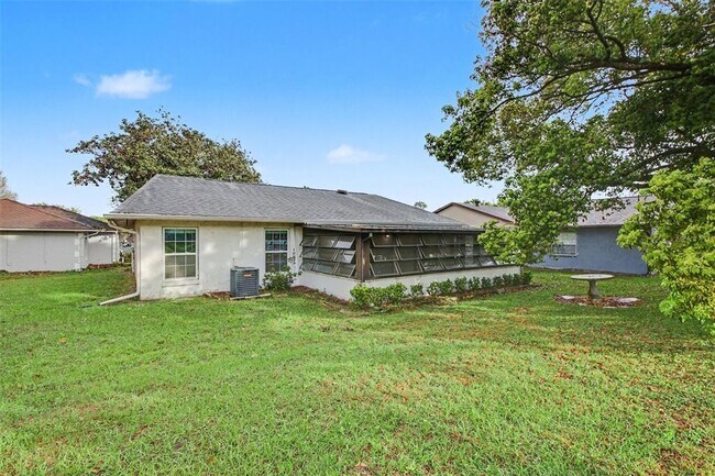 Building Photo - 5033 Loyola Ln