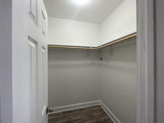 Building Photo - 3 bed, 1 bath with lots of updates! New fl...