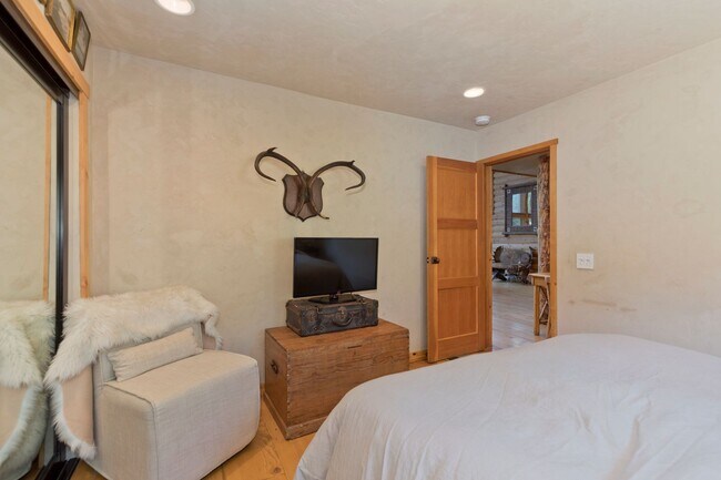 Building Photo - Winter Rental – $18,500/month (6-Month Lease)