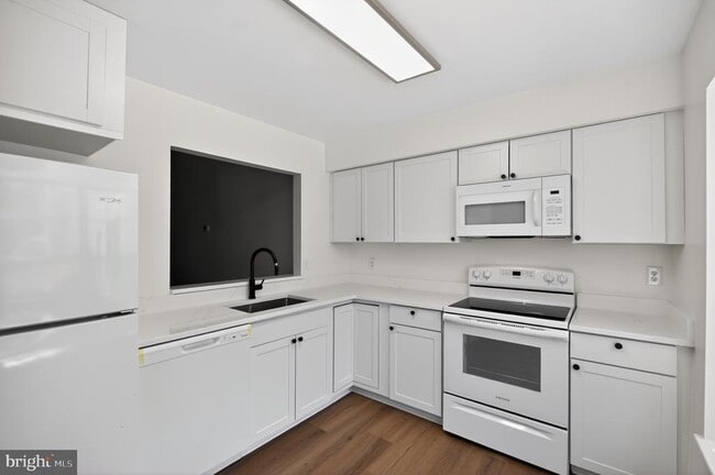 Building Photo - 10313 Bridgetown Pl