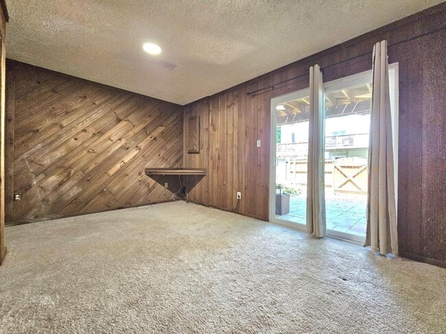 Building Photo - 8561 Southlawn Ct