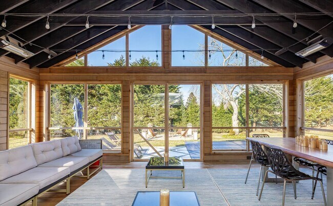 Building Photo - 89 Pantigo Rd