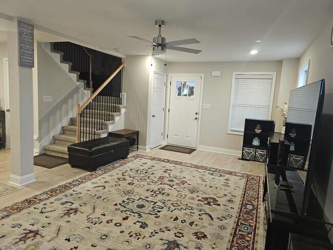 Building Photo - 2662 Scott Dr