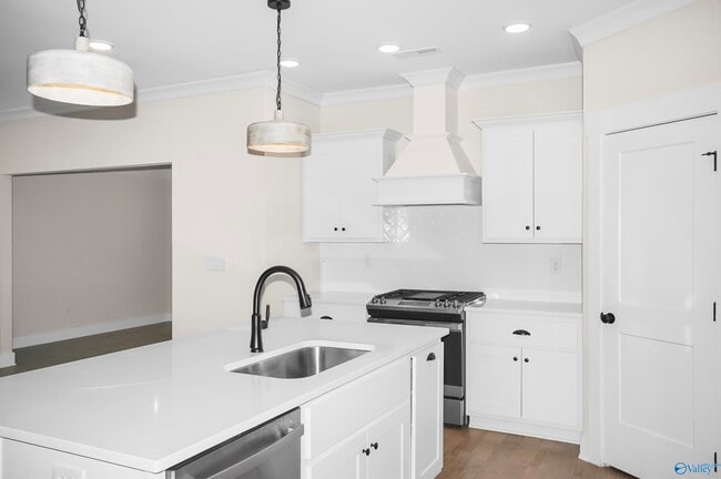 Building Photo - 65 Dylan Rd