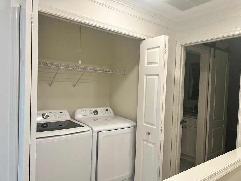 washer and dryer - 1721 Kingsgate Ct