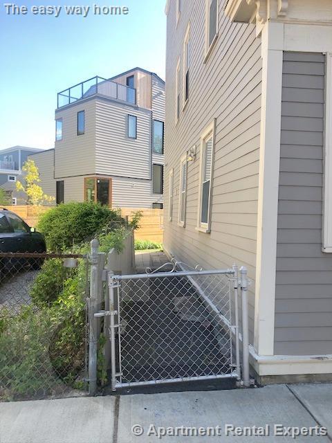 Building Photo - 75 Kinnaird St