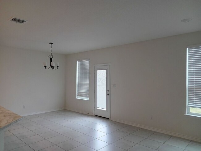 Building Photo - Spacious 4BR House in Converse