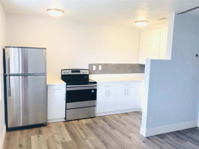 Building Photo - 1016 NE 17th Ave