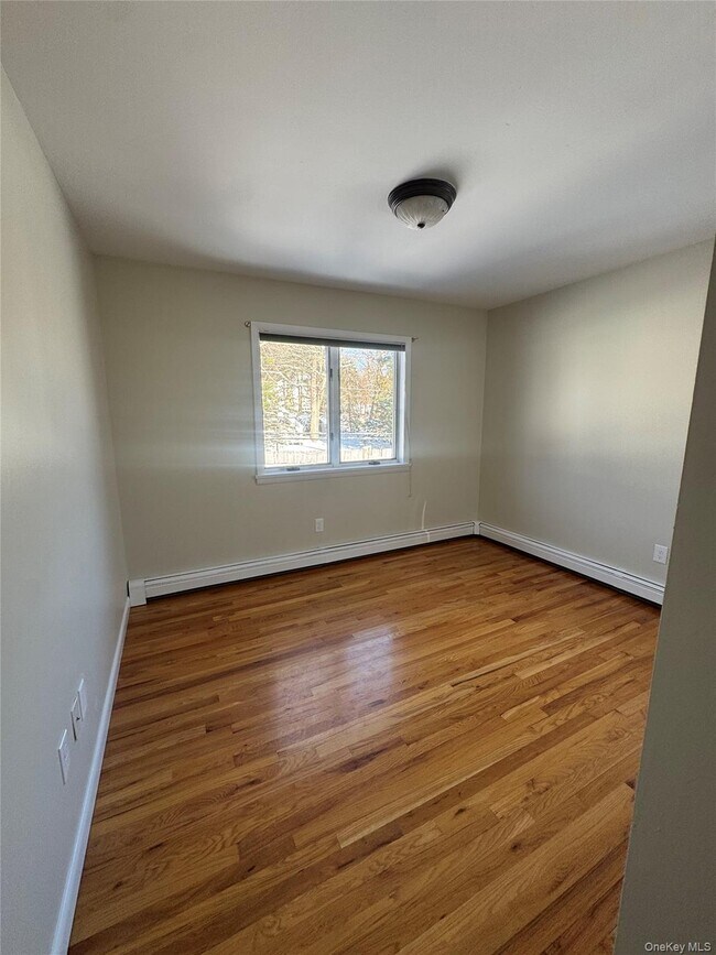 Building Photo - 28 Lakeview Dr