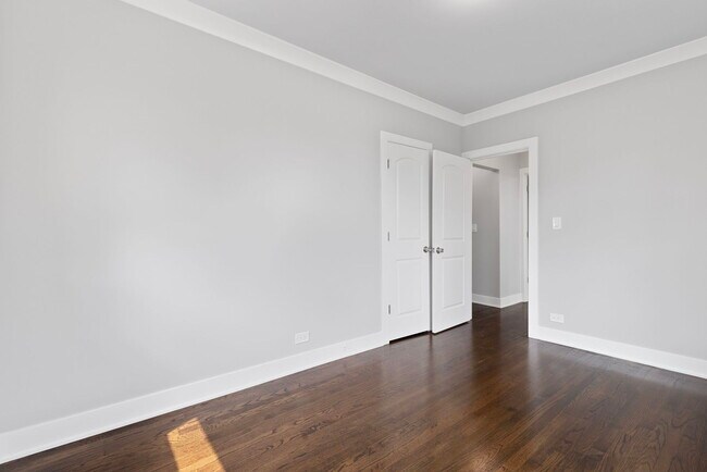 Building Photo - 8422 S Yates Blvd