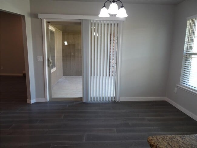Building Photo - 8412 Pinewood Dr