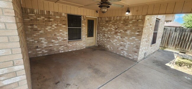 Building Photo - 807 Sabinas St
