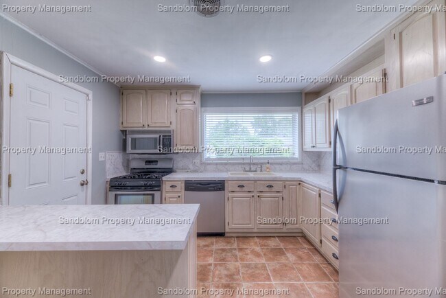 Building Photo - For Lease | Tulsa | 3 Bedroom, 1 Bath | $1...