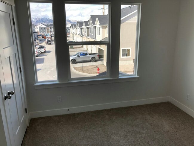 Building Photo - 594 N 260 W