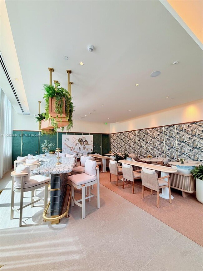 Building Photo - 77 SE 5th St