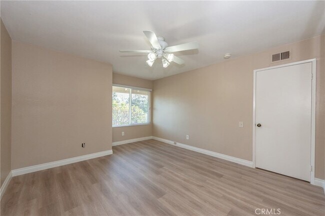 Building Photo - 6 Elderberry