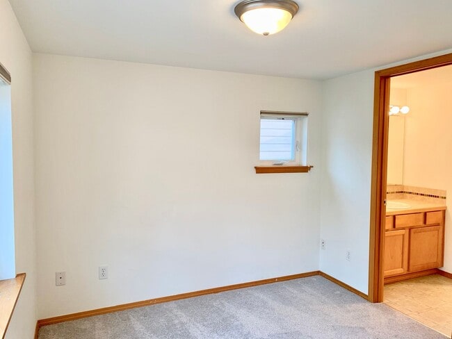 Building Photo - 12043 33rd Ave NE