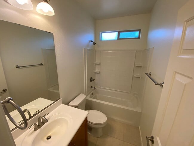 Building Photo - 2 Week Free Rent - Chandler Gem!