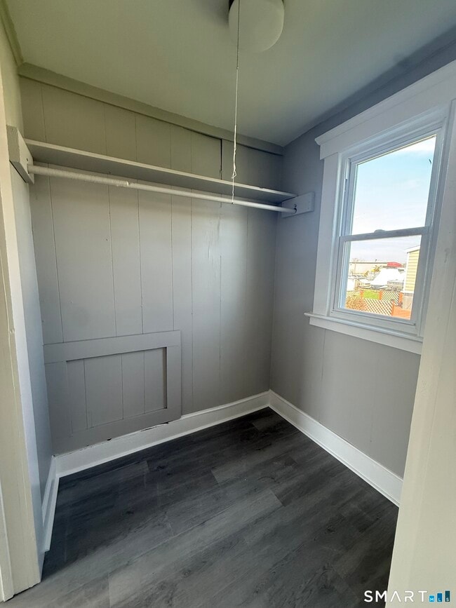 Building Photo - 420 Short Beach Rd