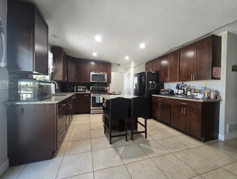 Building Photo - 13545 Homestead Rd