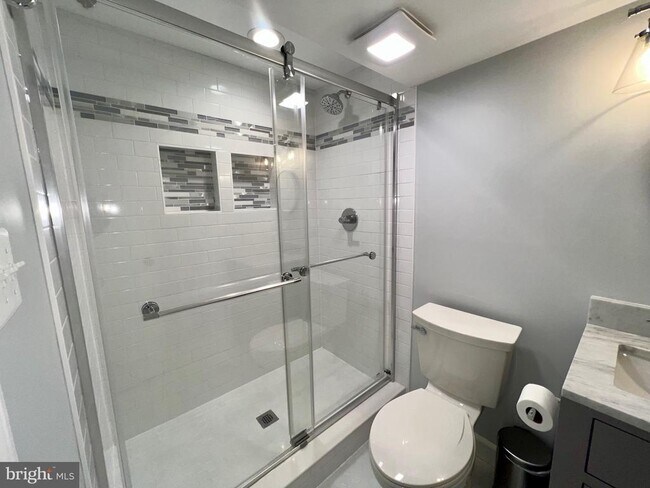 Building Photo - 909 St Stephens Rd