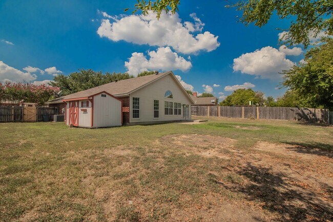 Building Photo - 437 Hillside Dr