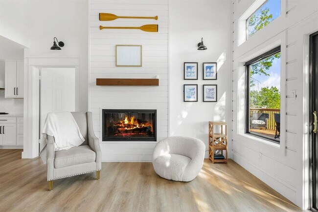 Building Photo - 18300 W Rim Dr