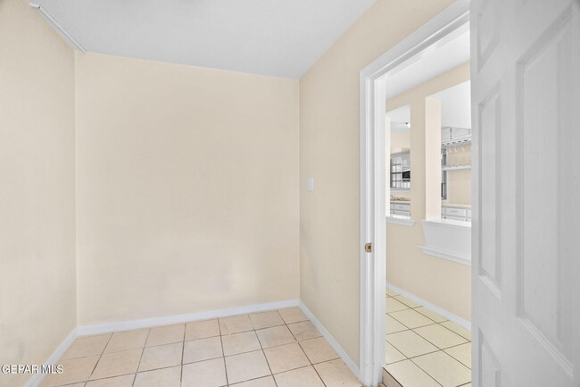 Building Photo - 5640 Van Horn Dr