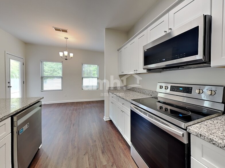 Building Photo - 351 Shady Glen