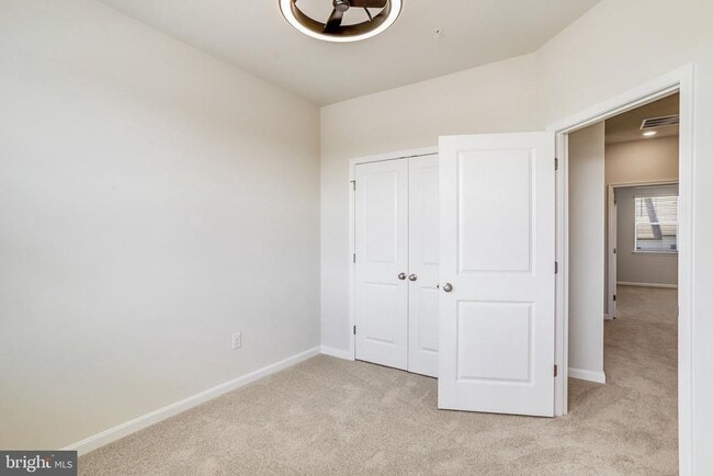 Building Photo - 385 Ensemble Wy