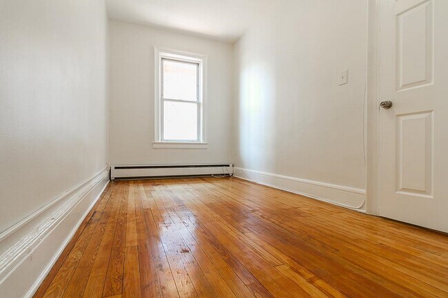 Building Photo - 154 W 29th St