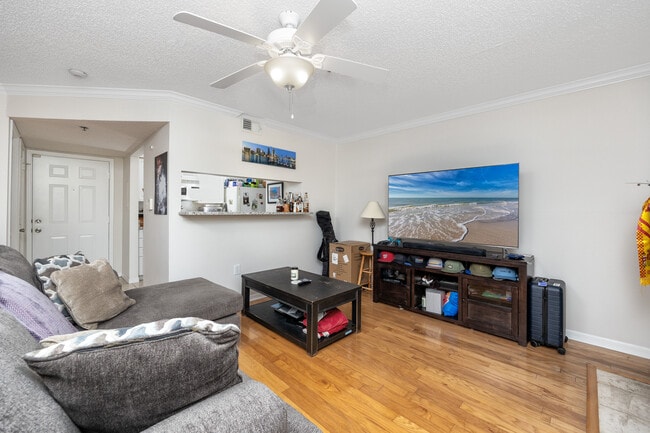 Building Photo - 1000 W Horatio St