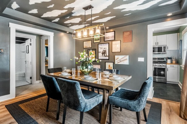 Building Photo - 2850 Hazel Ave