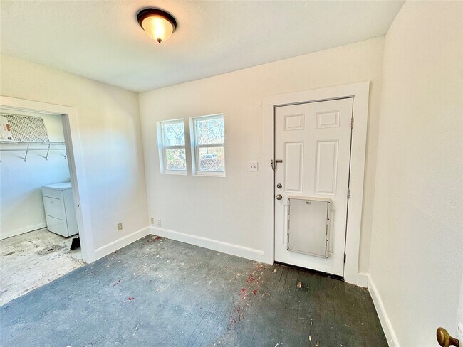 Building Photo - 3714 Avenue S 1/2