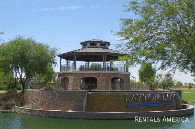 Building Photo - 890 E Doral Ct